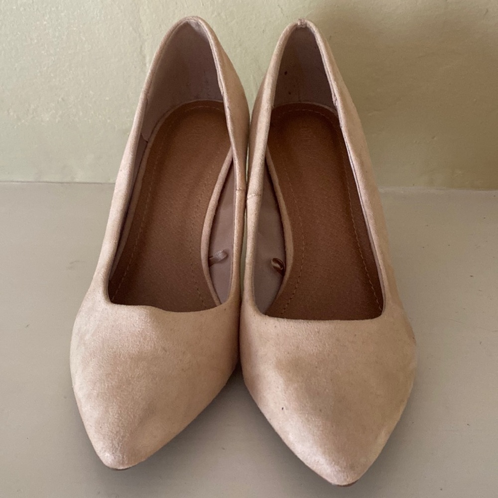 Peach suede Forever 21 pumps